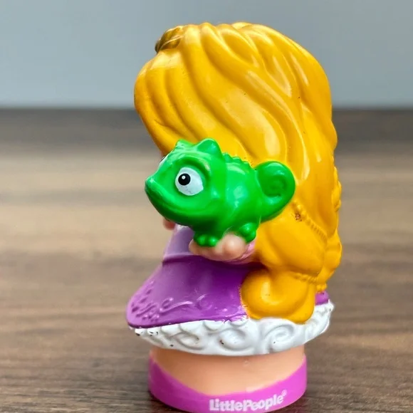 Fisher Price Little People Disney Princess RAPUNZEL & PASCAL Toy Figure 2016 - Picture 5 of 7